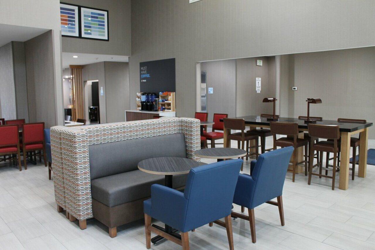 Holiday Inn Express & Suites - Tulare By Ihg Exteriör bild