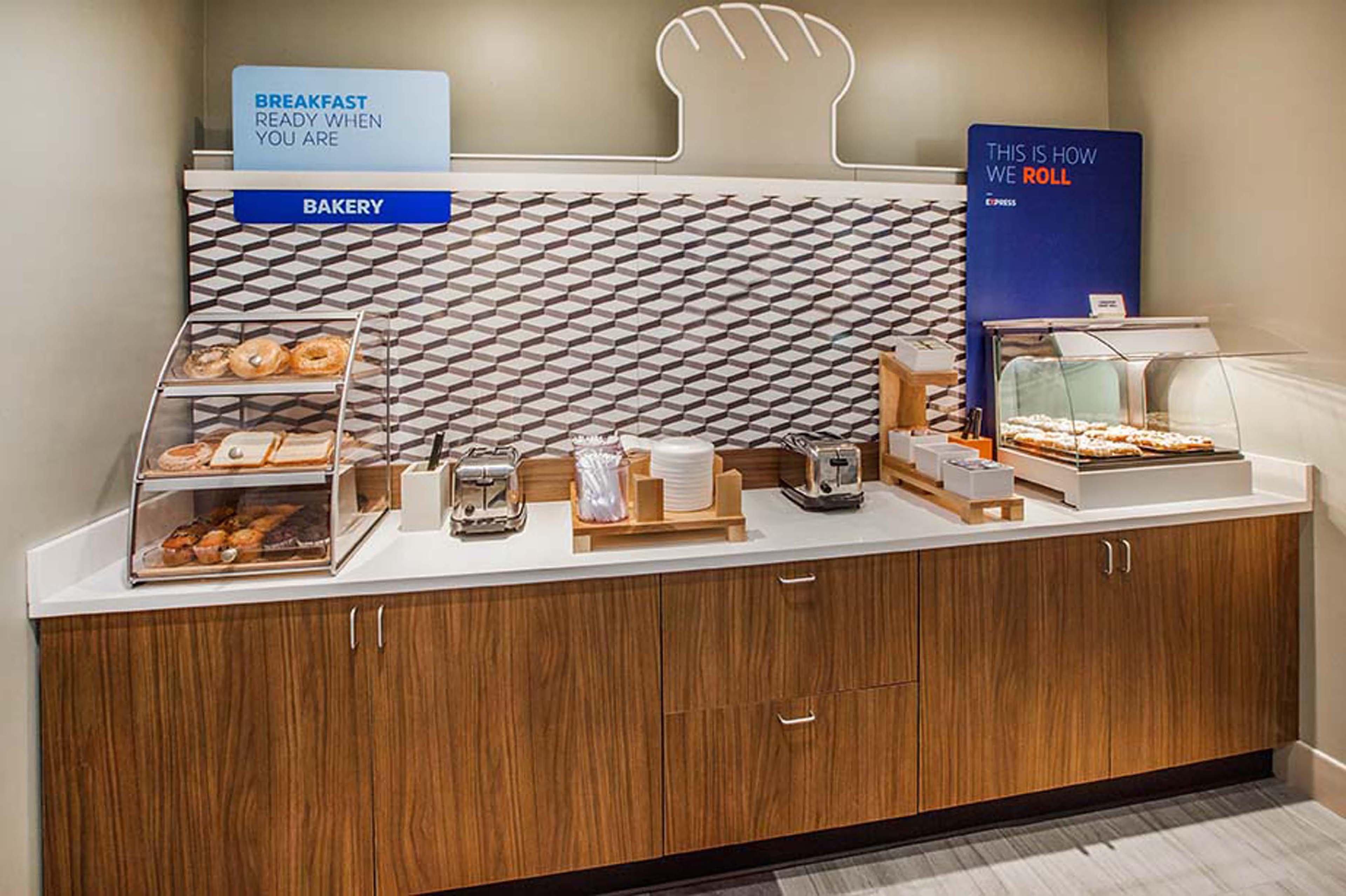 Holiday Inn Express & Suites - Tulare By Ihg Exteriör bild