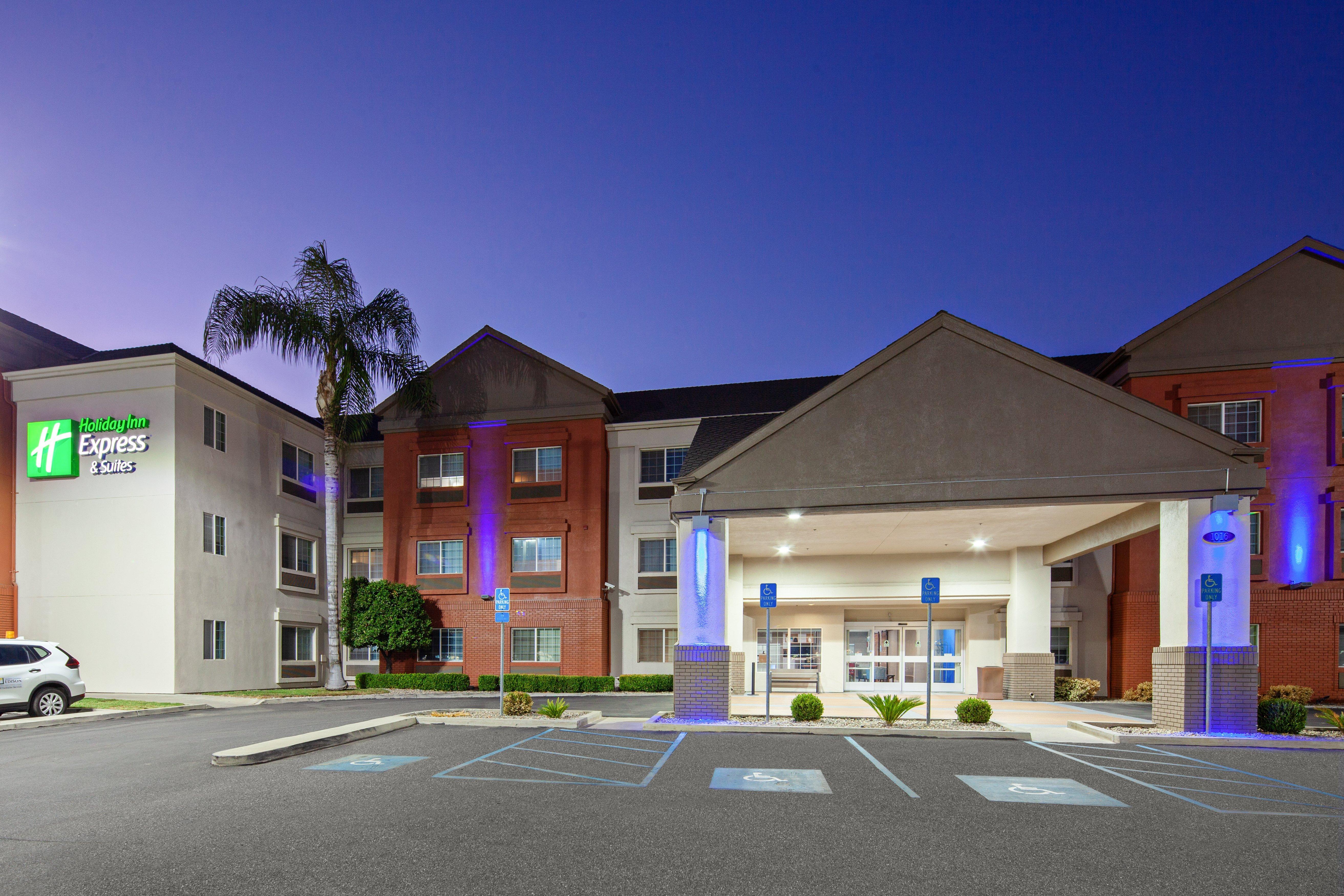 Holiday Inn Express & Suites - Tulare By Ihg Exteriör bild